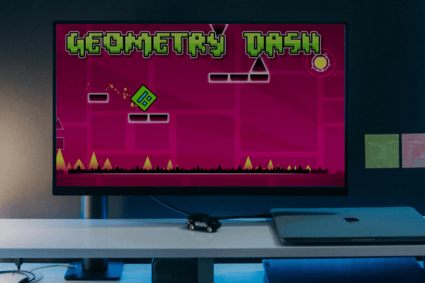 Geometry Dash gameplay on a widescreen monitor